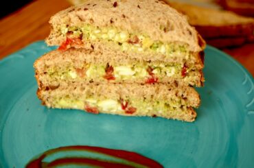 Healthy Avocado and Egg Sandwich | Easy & Quick Breakfast Sandwich Recipe