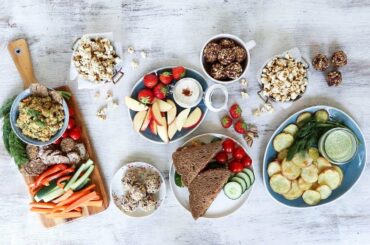 EASY VEGAN SNACK IDEAS » for students (or anyone, really)