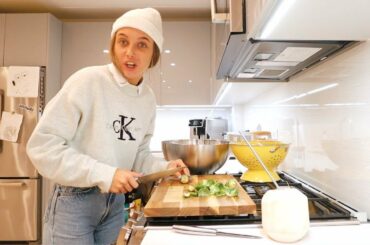 COOKING A HEALTHY DINNER *i'm an adult now*