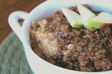 Apple Crisp Oatmeal | Healthy Breakfast Recipe