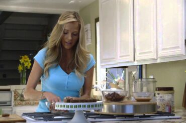 How to Make a Low-Calorie & Low-Carb, High-Protein Bar : Healthier Recipes