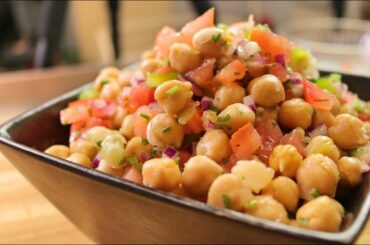 Super Chickpea Salad - Vegan Budget Recipes