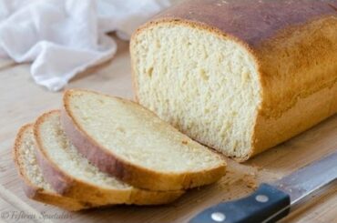 Easy Homemade Sandwich Bread Recipe {made from scratch}