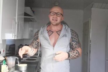 Low calorie steak pies