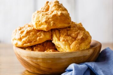HOW TO MAKE CLOUD BREAD (the most pillowy sandwich bread you will ever have!)