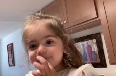 Liana Pretend Shopping and Cooking Fish eating Healthy Food