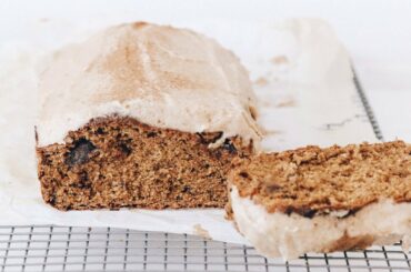 VEGAN PUMPKIN BREAD & MAPLE FROSTING // Healthy & Delicious