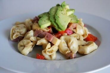 Healthy Tortellini Pasta Salad | Easy Work Lunch Ideas with Olivia Saez