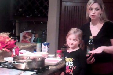 Easy Healthy Halloween Recipes :  Healthy Low Calorie Halloween Chili with Spooky Ghost Cornbread!