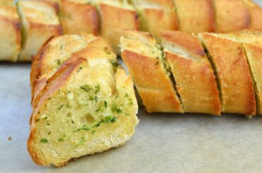 How to Make Garlic Bread - Easy Homemade Garlic Bread Recipe