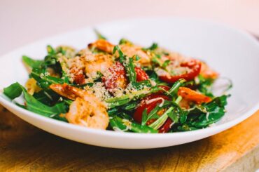 Arugula Salad with Sauteed Shrimp and Tomatoes / Arugula Salad recipe