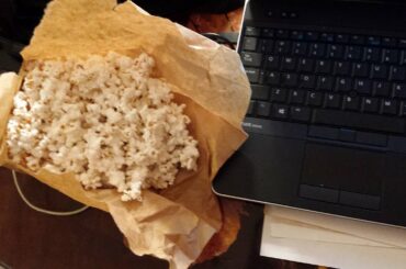 Microwave popcorn hack, no oil, salt easy low calorie healthy snack!!!