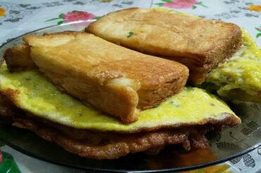 ब्रेड ऑमलेट/Bread Omelette Recipe in Hindi/Quick Breakfast Recipe