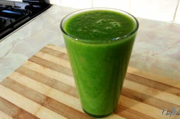 1 Healthy Breakfast Curly Leaf Kale Smoothies | Recipes By Chef Ricardo