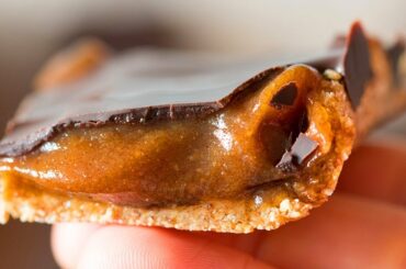 3 Ingredient Caramel Shortbread [healthy + vegan + easy]