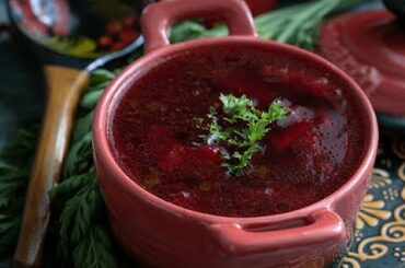 Red Borscht - Ukrainian healthy vegetarian low calorie soup