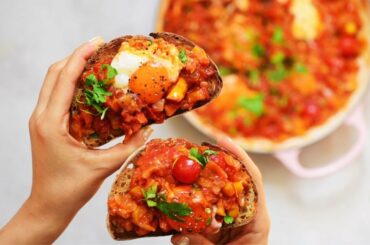 Healthy Easy Shakshuka | AlphaFoodie