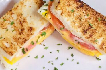 The Best Eggs And Cheese Sandwich 2018| Crunchy Breakfast Sandwich