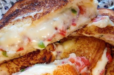 Veg cheese sandwich🥪  (cheesy & Buttery)