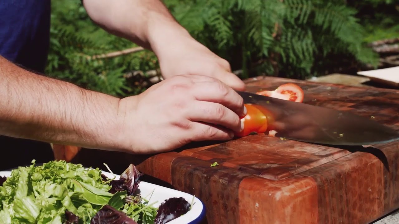 Pulled rabbit, pancetta and ranch sauce salad recipe Pulled rabbit, pancetta and ranch sauce salad recipe