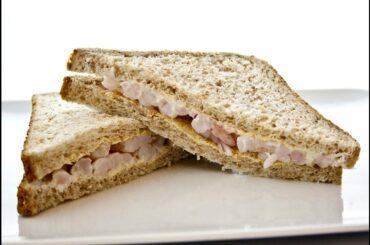 How to make a prawn mayonnaise sandwich