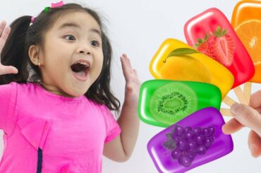 Annie Pretend Play Making Fruit Ice Cream