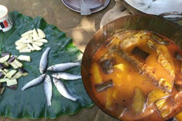 Village Food - Alu Begun Diye Bata Macher Jhol | Fish Curry Recipe |  Healthy Food | Moon's Recipe