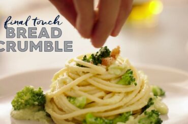 Spaghetti with broccoli and toasted anchovies bread crumble