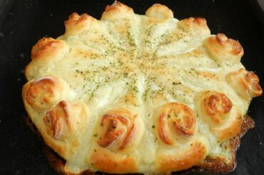 Garlic Mozzarella Rose Bread Recipe