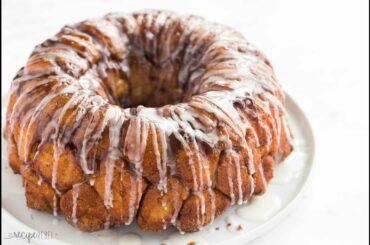Make ahead breakfast for the holidays! | GOOEY Monkey Bread from The Recipe Rebel