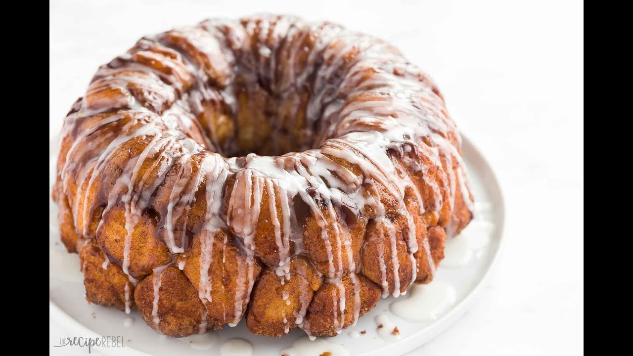 Make ahead breakfast for the holidays! | GOOEY Monkey Bread from The Recipe Rebel Make ahead breakfast for the holidays! | GOOEY Monkey Bread from The Recipe Rebel