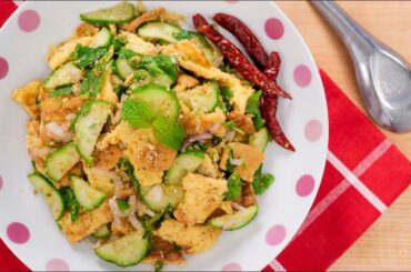 Spicy Omelette Salad Recipe (Laab Kai Jiew) ลาบไข่เจียว | Thai Recipes