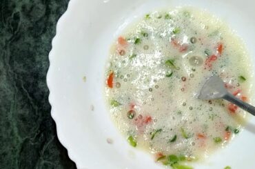 #Easy#Quick#2 min Recipe/Breakfast Special/Maggi Noodles & Bread Omelette/Maggi Omelette Sandwich