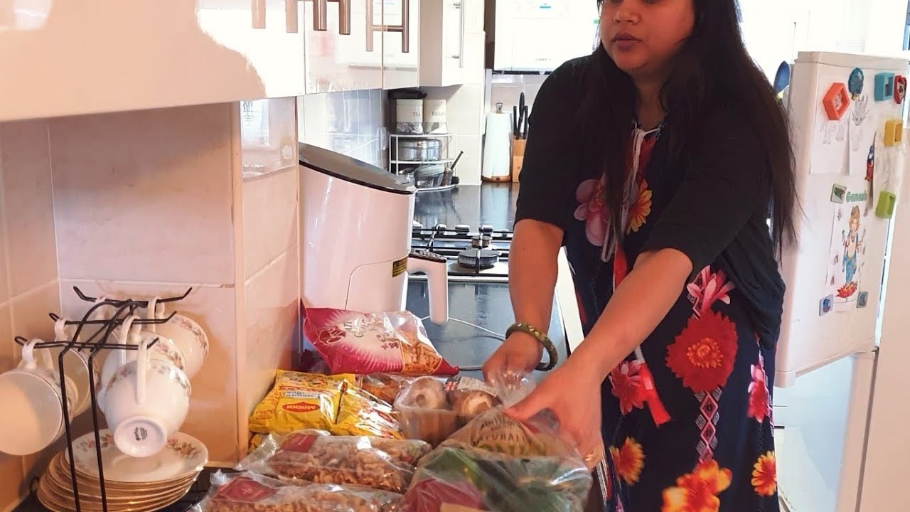 INDIAN HEALTHY BREAKFAST | Grocery Shopping | Some Gift Shopping for Christmas from Esprlia INDIAN HEALTHY BREAKFAST | Grocery Shopping | Some Gift Shopping for Christmas from Esprlia