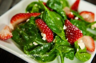 Spinach Strawberry Salad (Easy & Healthy)