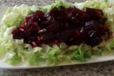 Beet Salad with lettuce and onion/HEALTHY RECIPES