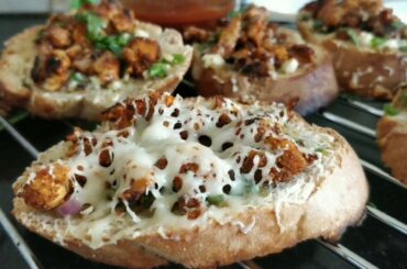 Chicken Garlic Bread Recipe | 15 minute Party Snacks | Easy Garlic Bread Recipes