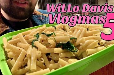 DELICIOUS DINNER RECIPE (not really) Vlogmas Day 5