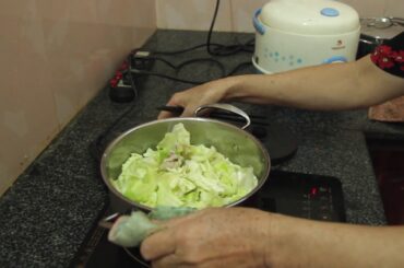 How to cook meat with salad - easy lunch recipe