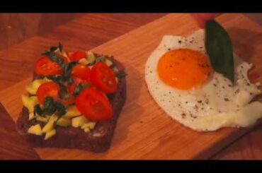 Здоровый завтрак: сэндвич с яйцом и авокадо / Healthy breakfast: sandwich with egg and avocado