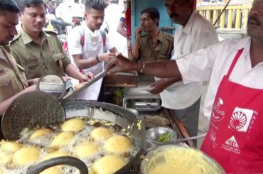 Early Morning Breakfast Rush in Kolhapur | Mirchi Bajji / Aloo Vada / Breadpakoda @ 20 Rs 4 Piece