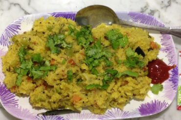 Healthy semolina {RAWA UPMA} breakfast with veggies.