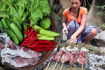 Grilled Squid for Lunch food ideas - Cooking Squid with Peppers and Salad for Eating delicious Ep 22