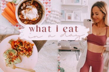 WHAT I EAT IN A DAY | Vegetarian meals + staying healthy around the holidays! ✨