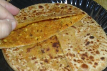 Mung Dal Ka Paratha / Rajasthani Mung Dal Ka Stuff Paratha / Healthy Breakfast Recipe / Dal Paratha