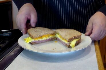 Recipe - Healthy Breakfast sandwich - How to make Scrambled eggs - Ham and Cheese - with 2 eggs