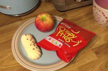 Vlogmas Day 19 Last Minute Christmas Cake