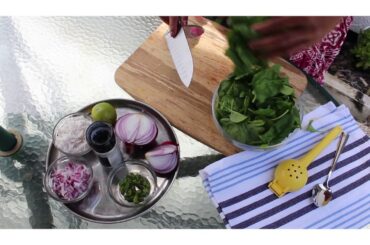 How to Make a Sri Lankan Style Spinach Salad/Sambal