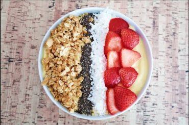 Tropical Smoothie Bowl (Easy and Healthy Breakfast Idea)