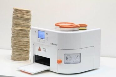 Fresh Healthy Homemade Roti in 1 Minute | TOMORROW'S WORLD SEASON 1 | Rotimatic